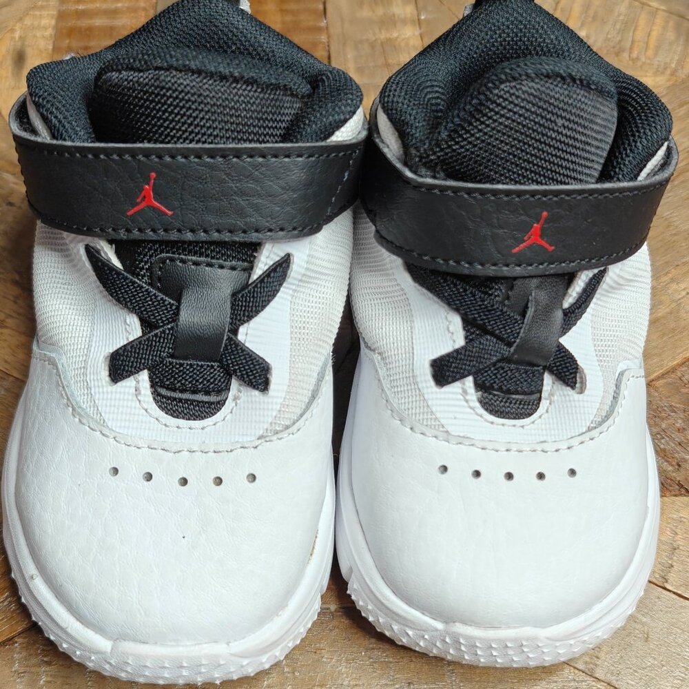 Boys Nike Jordan Sneakers (Size 5C)